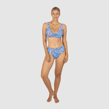 Load image into Gallery viewer, South Beach D/E Twist Bikini Top - S