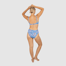 Load image into Gallery viewer, South Beach D/E Twist Bikini Top - S