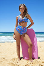 Load image into Gallery viewer, South Beach D/E Twist Bikini Top - S